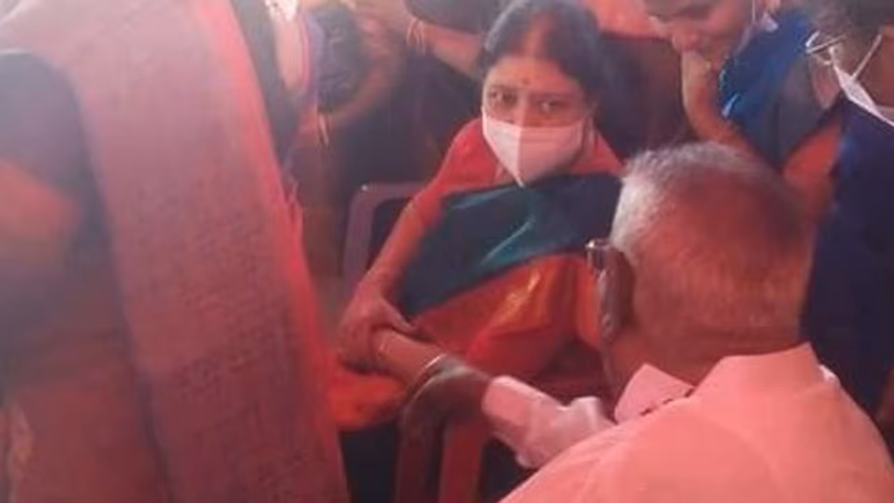 சசிகலா சொன்ன ஒரு நல்ல சேதி... டி.டி.வி.தினகரனை தவிர்க்க கிரேட் எஸ்கேப்..!