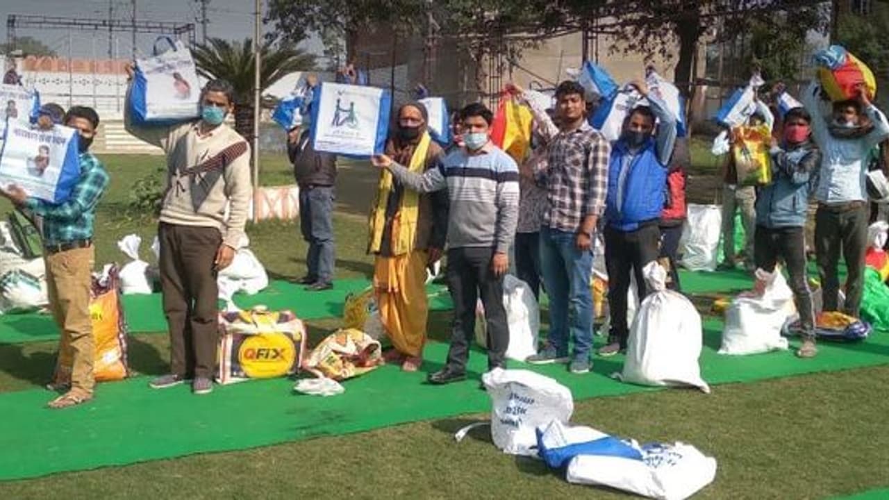 गरीबों का हमदर्द बनी ये संस्था, 6 राज्यों में लगाए निःशुल्क राशन वितरण और कृत्रिम अंग माप शिविर गरीबों का हमदर्द बनी ये संस्था, 6 राज्यों में लगाए निःशुल्क राशन वितरण और कृत्रिम अंग माप शिविर