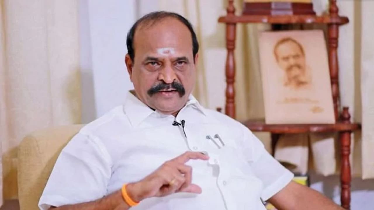 Kadambur Raju: தலைக்கு மேல் தொங்கிய கத்தி.. நிம்மதி பெருமூச்சு விடும் முன்னாள் அமைச்சர் கடம்பூர் ராஜு.. ! Kadambur Raju: தலைக்கு மேல் தொங்கிய கத்தி.. நிம்மதி பெருமூச்சு விடும் முன்னாள் அமைச்சர் கடம்பூர் ராஜு.. !