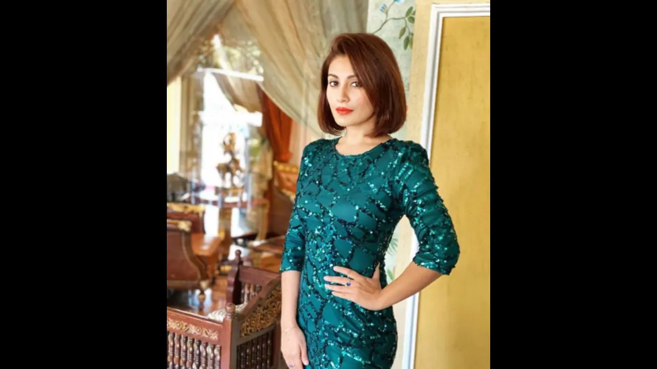 Rimi Sen: பண ஆசையில் மோசம் போன ரூ4.5 கோடி...! பாலிவுட் நடிகையிடம் சதுரங்க வேட்டையாடிய டுபாக்கூர் தொழிலதிபர்..! Rimi Sen: பண ஆசையில் மோசம் போன ரூ4.5 கோடி...! பாலிவுட் நடிகையிடம் சதுரங்க வேட்டையாடிய டுபாக்கூர் தொழிலதிபர்..!