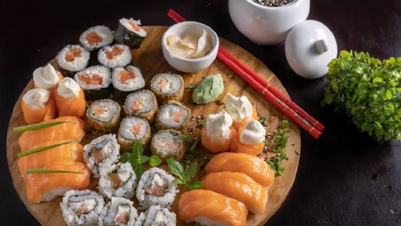 പേരിൽ 'സാൽമൺ' എന്നുണ്ടോ? എങ്കില്, സൂഷി സൗജന്യമായി കിട്ടും; വമ്പൻ ഓഫറുമായി ഹോട്ടൽ! പേരിൽ 'സാൽമൺ' എന്നുണ്ടോ? എങ്കില്, സൂഷി സൗജന്യമായി കിട്ടും; വമ്പൻ ഓഫറുമായി ഹോട്ടൽ!