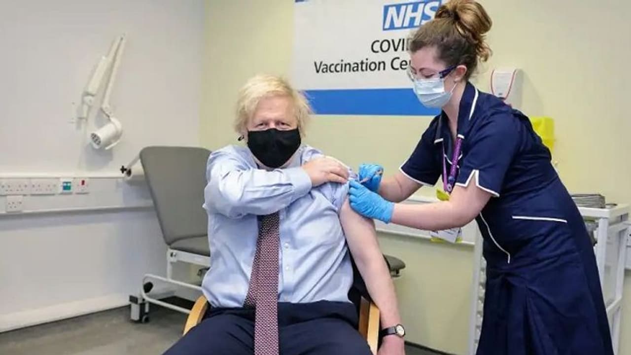 ब्रिटेन के प्रधानमंत्री बोरिस जॉनसन ने लगवाया कोविड का एस्ट्राजेनेका वैक्सीन, बताया पूरी तरह सुरक्षित ब्रिटेन के प्रधानमंत्री बोरिस जॉनसन ने लगवाया कोविड का एस्ट्राजेनेका वैक्सीन, बताया पूरी तरह सुरक्षित