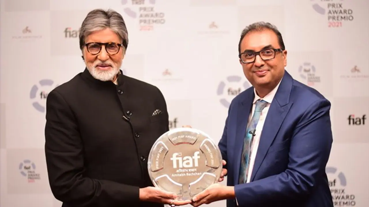 FIAF अवार्ड पाने वाले पहले इंडियन बने Amitabh Bachchan, इस शख्स ने बिग बी को बताया 'लिविंग लीजेंड' FIAF अवार्ड पाने वाले पहले इंडियन बने Amitabh Bachchan, इस शख्स ने बिग बी को बताया 'लिविंग लीजेंड'