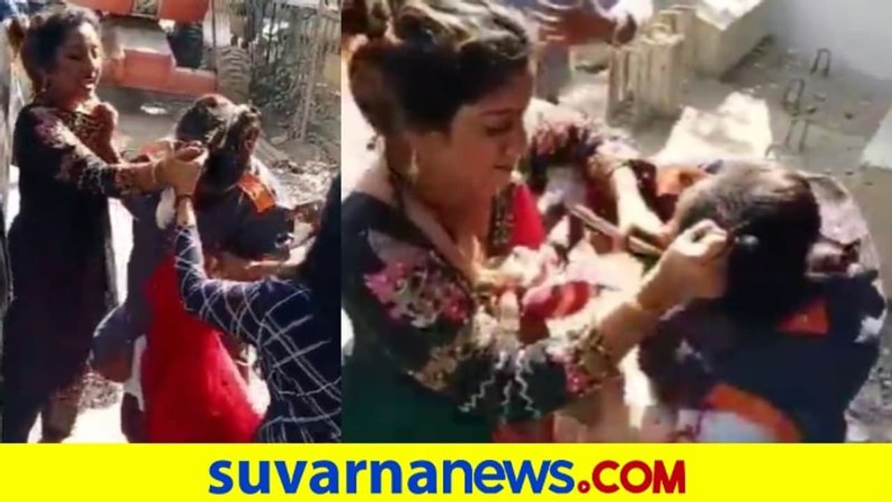 ಮಾಸ್ಕ್ ಹಾಕ್ಕೋ ಎಂದ ಪೌರ ಕಾರ್ಮಿಕಳಿಗೆ ಒದ್ದು, ಮನ ಬಂದಂತೆ ಥಳಿಸಿದ ಮಹಿಳೆ ಮಾಸ್ಕ್ ಹಾಕ್ಕೋ ಎಂದ ಪೌರ ಕಾರ್ಮಿಕಳಿಗೆ ಒದ್ದು, ಮನ ಬಂದಂತೆ ಥಳಿಸಿದ ಮಹಿಳೆ