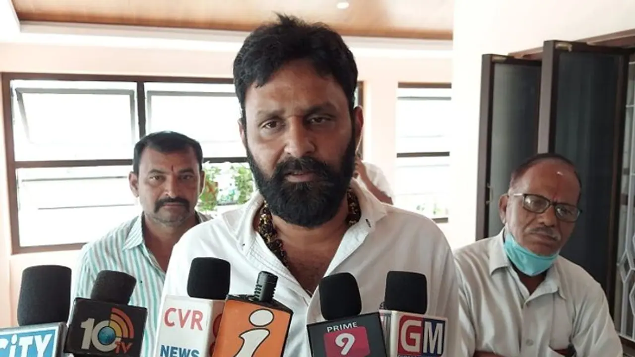 ఏపీ అసెంబ్లీ ఎన్నికలు .. గుడివాడలో వంగవీటి రాధా పోటీ చేయడు : కొడాలి నాని సంచలన వ్యాఖ్యలు ఏపీ అసెంబ్లీ ఎన్నికలు .. గుడివాడలో వంగవీటి రాధా పోటీ చేయడు : కొడాలి నాని సంచలన వ్యాఖ్యలు