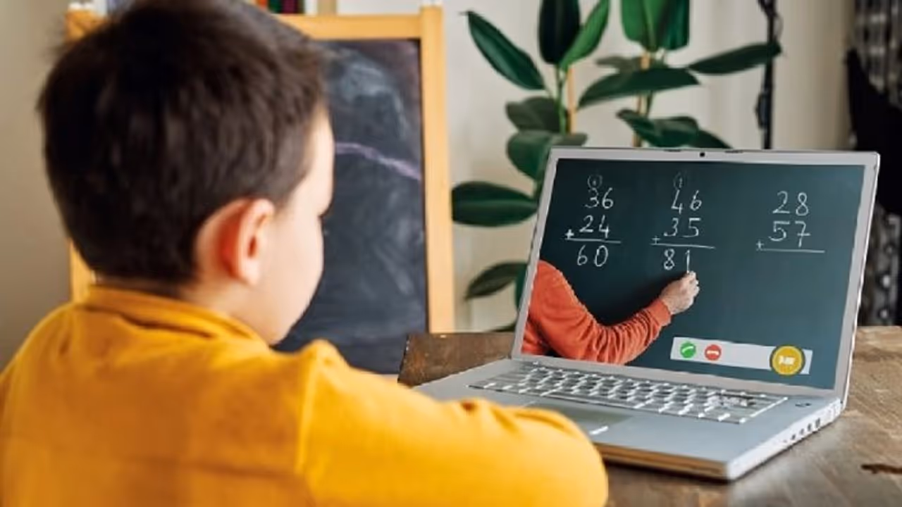 School Reopen: MP में 20 महीने बाद पूरी क्षमता से खुलेंगे स्कूल, व्हाट्सएप ग्रुप में पढ़ाई को लेकर ये है प्लान