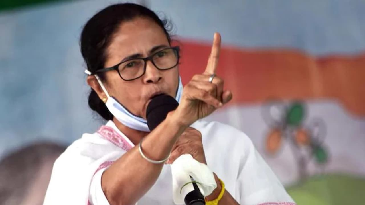 'মোদী কোড অব কনডাক্ট নাম রাখা উচিত', কমিশনকে চ্যালেঞ্জ জানিয়ে শীতলকুচি যাওয়ার বার্তা মমতার 'মোদী কোড অব কনডাক্ট নাম রাখা উচিত', কমিশনকে চ্যালেঞ্জ জানিয়ে শীতলকুচি যাওয়ার বার্তা মমতার