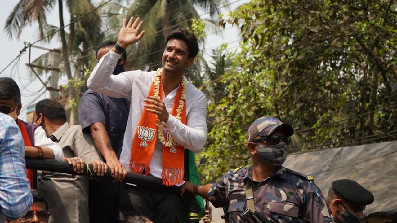 চন্ডীপুরে ছোট দক্ষিণেশ্বরের মন্দিরে পুজো দিয়ে প্রচারে, যশের প্রচারে পায়ে পা মেলাল ভক্তমহল চন্ডীপুরে ছোট দক্ষিণেশ্বরের মন্দিরে পুজো দিয়ে প্রচারে, যশের প্রচারে পায়ে পা মেলাল ভক্তমহল