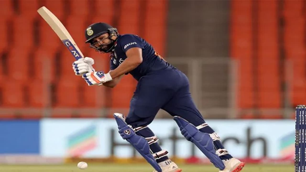 'हिटमैन' ने तोड़ा ये रिकॉर्ड, T20 क्रिकेट में कोहली के बाद बने दुनिया के सबसे ज्यादा रन बनाने वाले खिलाड़ी 'हिटमैन' ने तोड़ा ये रिकॉर्ड, T20 क्रिकेट में कोहली के बाद बने दुनिया के सबसे ज्यादा रन बनाने वाले खिलाड़ी