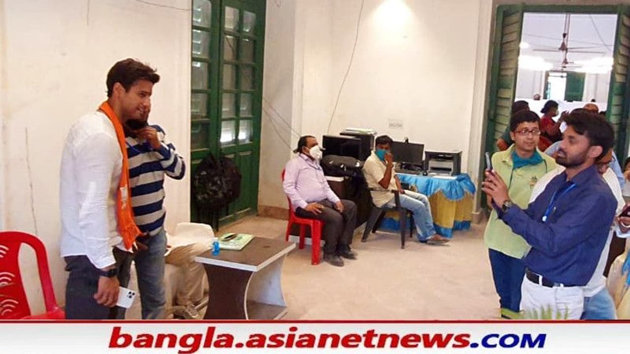 মনোনয়ন জমা দিতে গিয়ে বিতর্কে যশ, সাসপেন্ড ৫ ভোটকর্মী তারকা খ্যাতিই হল বিড়ম্বনা মনোনয়ন জমা দিতে গিয়ে বিতর্কে যশ, সাসপেন্ড ৫ ভোটকর্মী তারকা খ্যাতিই হল বিড়ম্বনা