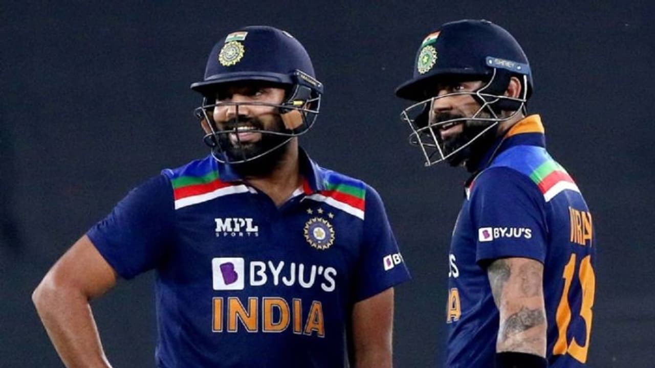 ടി20 ലോകകപ്പ്: റണ്വേട്ടയില് രോഹിത്തും കോലിയും ഇഞ്ചോടിഞ്ച്; വിക്കറ്റ് വേട്ടയില് അശ്വിന് മാത്രം ടി20 ലോകകപ്പ്: റണ്വേട്ടയില് രോഹിത്തും കോലിയും ഇഞ്ചോടിഞ്ച്; വിക്കറ്റ് വേട്ടയില് അശ്വിന് മാത്രം