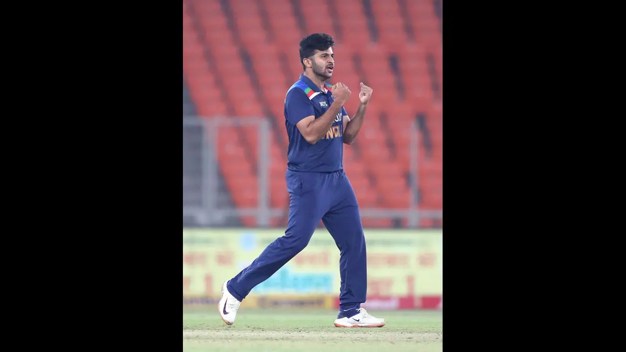 ഐപിഎല്‍ ലേലത്തിന് മുമ്പ് ഇന്ത്യന്‍ പേസറെ സ്വന്തമാക്കി കൊല്‍ക്കത്ത