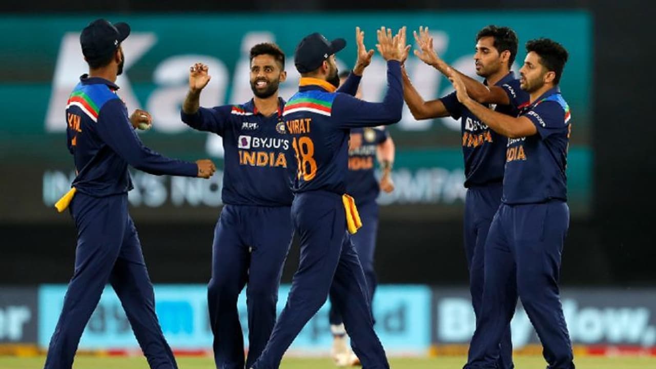 ನಿರ್ಣಾಯಕ ಪಂದ್ಯದಲ್ಲಿ ಗೆದ್ದು ಬೀಗಿದ ಭಾರತ: 3 2 ಅಂತರದಲ್ಲಿ ಸರಣಿ ತನ್ನದಾಗಿಸಿಕೊಂಡ ಕೊಹ್ಲಿ ಪಡೆ ನಿರ್ಣಾಯಕ ಪಂದ್ಯದಲ್ಲಿ ಗೆದ್ದು ಬೀಗಿದ ಭಾರತ: 3 2 ಅಂತರದಲ್ಲಿ ಸರಣಿ ತನ್ನದಾಗಿಸಿಕೊಂಡ ಕೊಹ್ಲಿ ಪಡೆ