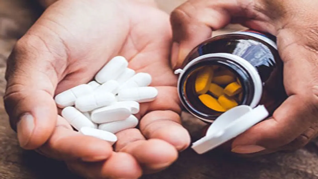 காய்ச்சலுக்கு பயன்படுத்தும் இந்த மருந்துகள் தரமில்லாதது... மத்திய அரசு கொடுத்த ஷாக் நியூஸ்!! காய்ச்சலுக்கு பயன்படுத்தும் இந்த மருந்துகள் தரமில்லாதது... மத்திய அரசு கொடுத்த ஷாக் நியூஸ்!!