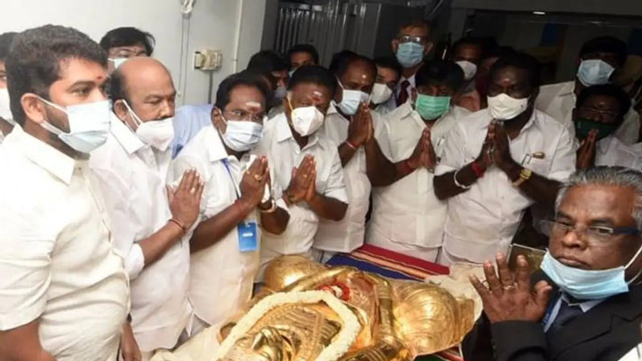 ஓபிஎஸை நம்பி ஏமாந்ததும் போதும்.. நடையை கட்டுவோம்.. அதிமுகவின் முக்கிய பிரமுகர் திமுகவில் இணைந்தார்..! ஓபிஎஸை நம்பி ஏமாந்ததும் போதும்.. நடையை கட்டுவோம்.. அதிமுகவின் முக்கிய பிரமுகர் திமுகவில் இணைந்தார்..!