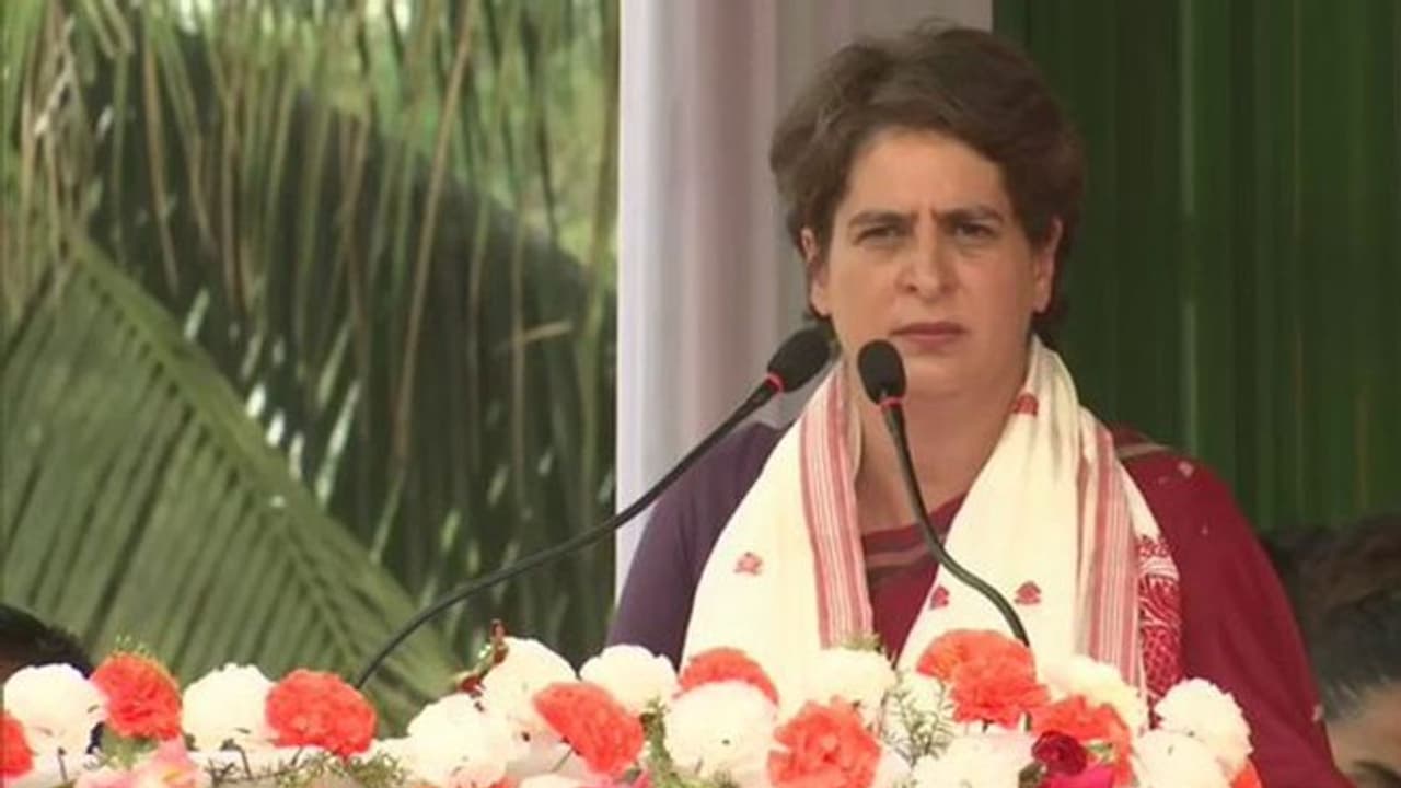 '22 കാരിയുടെ ട്വീറ്റിൽ വിഷമമുണ്ട്, പക്ഷേ അസ്സം പ്രളയത്തിൽ മിണ്ടുന്നില്ല', മോദിയെ കടന്നാക്രമിച്ച് പ്രിയങ്ക '22 കാരിയുടെ ട്വീറ്റിൽ വിഷമമുണ്ട്, പക്ഷേ അസ്സം പ്രളയത്തിൽ മിണ്ടുന്നില്ല', മോദിയെ കടന്നാക്രമിച്ച് പ്രിയങ്ക