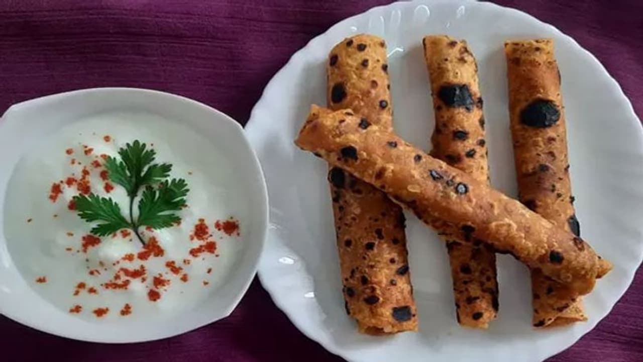 এবারে জলখাবার হোক অন্যরকম, সময় বাঁচিয়ে চটজলদি বানিয়ে ফেলুন আঁচারের পরোটা