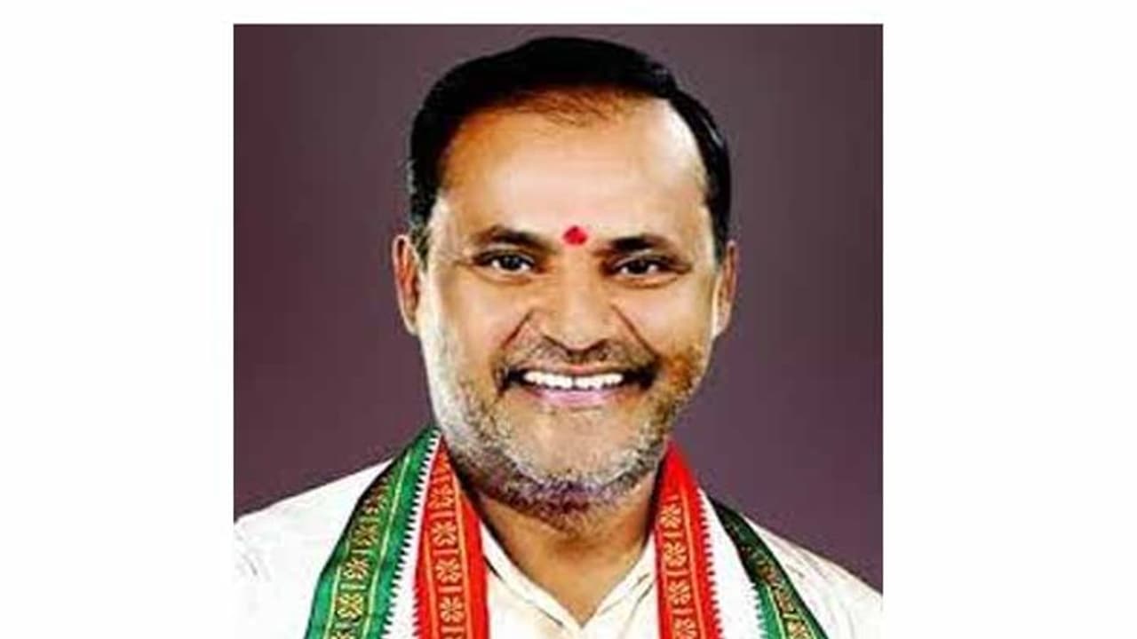 ఒక్క ఎకరం ఎండినా గాజులు తొడుగుతా: పెద్దపల్లి మాజీ ఎమ్మెల్యే విజయరమణరావు తీవ్ర వ్యాఖ్యలు