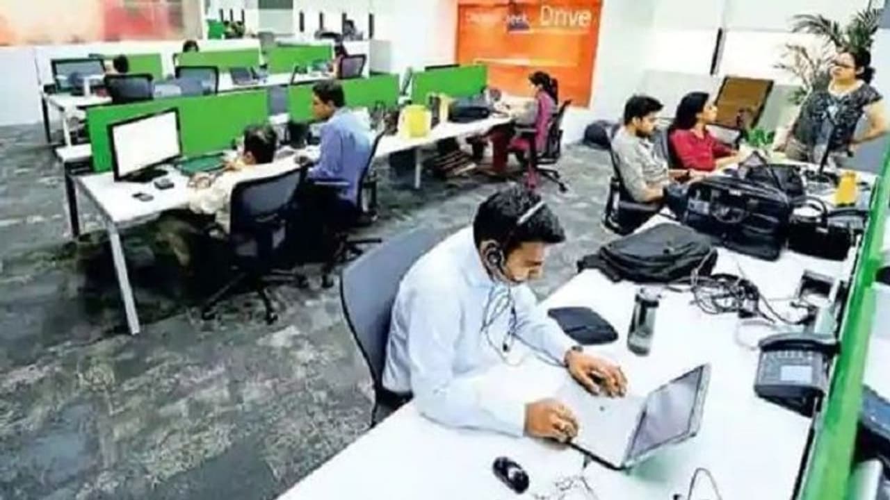 ഇന്ത്യ വളർന്നാലും തൊഴിൽ ലഭ്യത കൂടുന്നില്ല; അടുത്ത ദശാബ്ദത്തിൽ വേണ്ടത് 12 ദശലക്ഷം തൊഴിലവസരങ്ങൾ