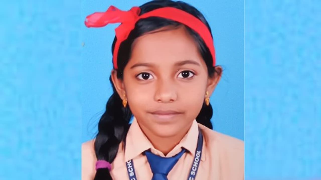 ആലപ്പുഴയിൽ പത്ത് വയസുകാരി ആറ്റിൽ വീണ് മരിച്ചു ആലപ്പുഴയിൽ പത്ത് വയസുകാരി ആറ്റിൽ വീണ് മരിച്ചു