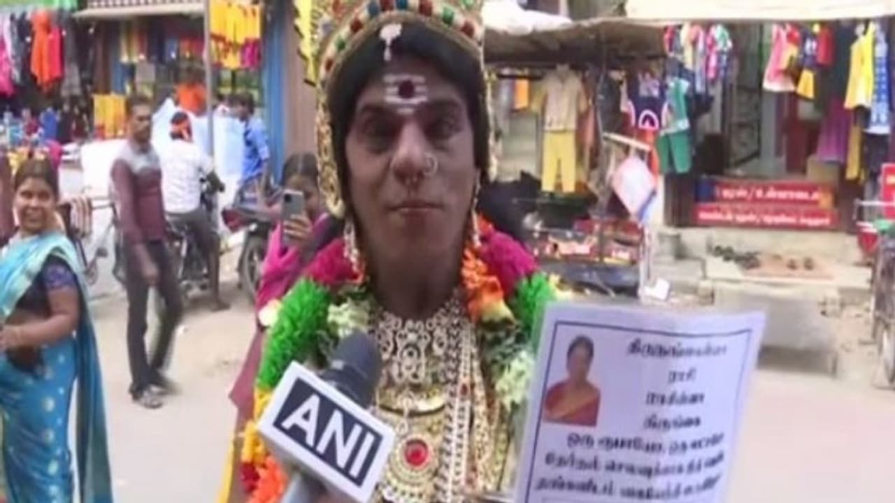 'আমাদের পরিবার নেই তাই আমরা দুর্নীতিগ্রস্ত নই', কেন এই কথা বললেন এক ভোট প্রার্থী 'আমাদের পরিবার নেই তাই আমরা দুর্নীতিগ্রস্ত নই', কেন এই কথা বললেন এক ভোট প্রার্থী