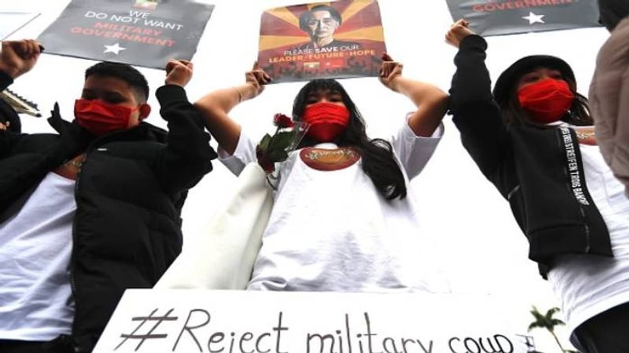 'അവളുടെയമ്മ കൊല്ലപ്പെട്ടേക്കാം, അപ്പോൾ എന്റെ കുഞ്ഞുമകളെ നന്നായി നോക്കണം', മ്യാൻമറിലെ സമരാനുഭവങ്ങൾ 'അവളുടെയമ്മ കൊല്ലപ്പെട്ടേക്കാം, അപ്പോൾ എന്റെ കുഞ്ഞുമകളെ നന്നായി നോക്കണം', മ്യാൻമറിലെ സമരാനുഭവങ്ങൾ