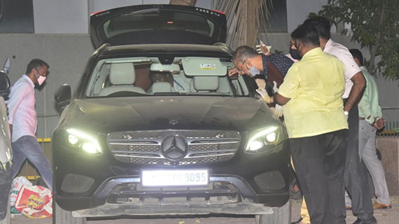 एंटीलिया : शिवसेना ने परमबीर सिंह की चिट्ठी पर साधा निशाना, कहा फडणवीस दिल्ली जाकर मोदी शाह से मिले थे एंटीलिया : शिवसेना ने परमबीर सिंह की चिट्ठी पर साधा निशाना, कहा फडणवीस दिल्ली जाकर मोदी शाह से मिले थे