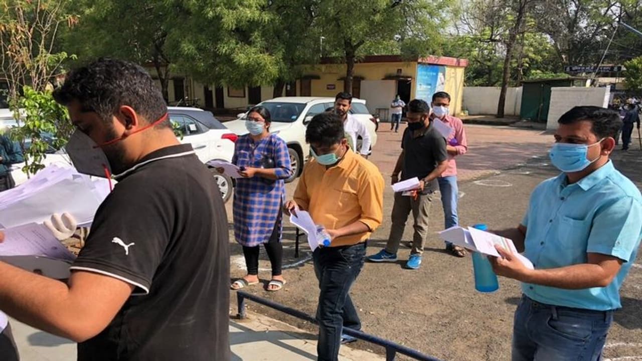 MPPSC Mains Exam 2021: एमपी PCS की मेंस परीक्षा का दूसरा दिन, जानें कोविड गाइडलाइंस MPPSC Mains Exam 2021: एमपी PCS की मेंस परीक्षा का दूसरा दिन, जानें कोविड गाइडलाइंस