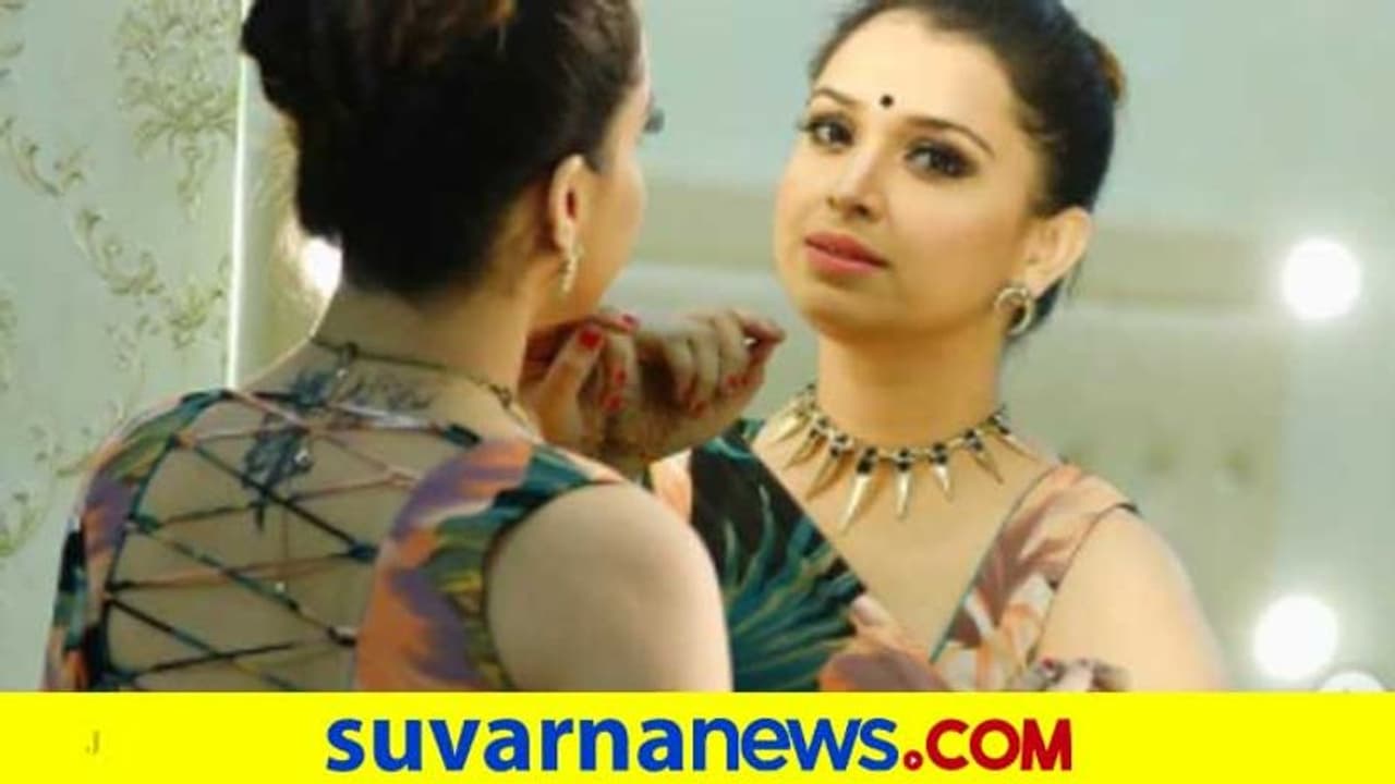 ಶ್ವೇತಾ ಚಂಗಪ್ಪ ಫ್ಲೋಲರ್‌ ಸಾರಿ ಬ್ಯಾಕ್‌ ಲುಕ್‌ ನೋಡಿ ನೆಟ್ಟಿಗರು ಅಂದ್ರು ಅಬ್ಬಬ್ಬಾ!