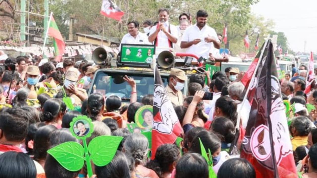 இதுதான் பெரியார் கண்ட கனவு... பிரச்சாரத்தில் அடித்து தூக்கும் ஓ.பன்னீர்செல்வம்...! இதுதான் பெரியார் கண்ட கனவு... பிரச்சாரத்தில் அடித்து தூக்கும் ஓ.பன்னீர்செல்வம்...!