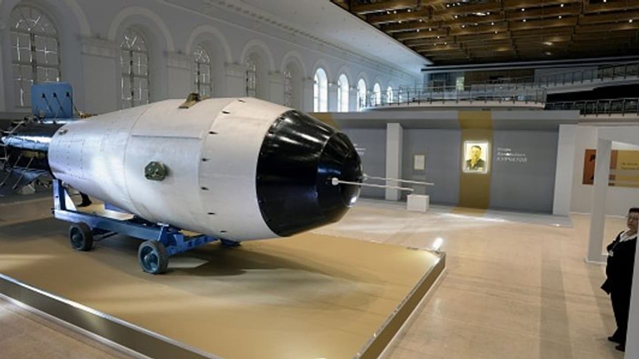 ‘സാർ ബോംബ‘, ഇത് ബോംബുകളുടെ രാജാവ്; പൊട്ടിയാൽ ലോകം വിറയ്ക്കും ‘സാർ ബോംബ‘, ഇത് ബോംബുകളുടെ രാജാവ്; പൊട്ടിയാൽ ലോകം വിറയ്ക്കും