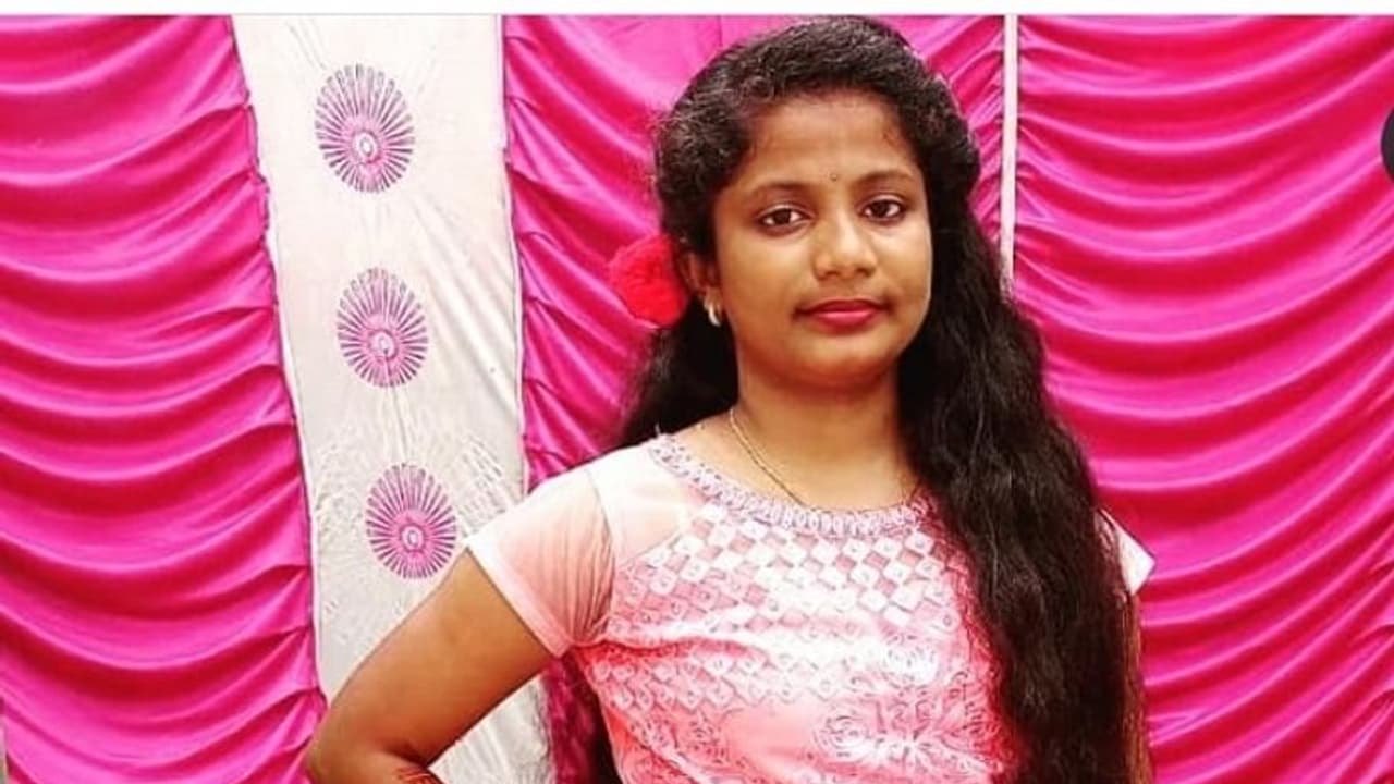 మల్లారెడ్డి ఇంజనీరింగ్ కాలేజీ విద్యార్థిని ఆత్మహత్య.. ! మల్లారెడ్డి ఇంజనీరింగ్ కాలేజీ విద్యార్థిని ఆత్మహత్య.. !