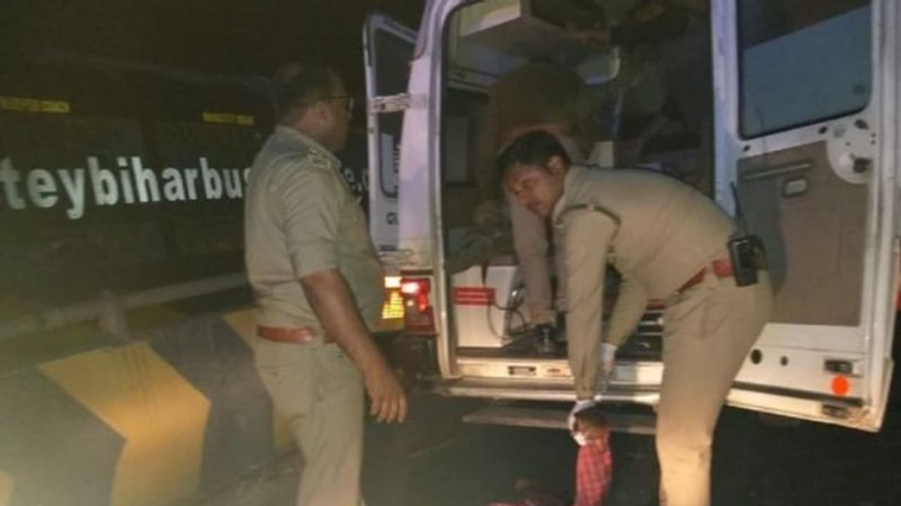 राम की नगरी अयोध्या में भयानक हादसा: पलक झपकते ही 6 लोगों की मौत..भीषड था एक्सीडेंट का सीन राम की नगरी अयोध्या में भयानक हादसा: पलक झपकते ही 6 लोगों की मौत..भीषड था एक्सीडेंट का सीन