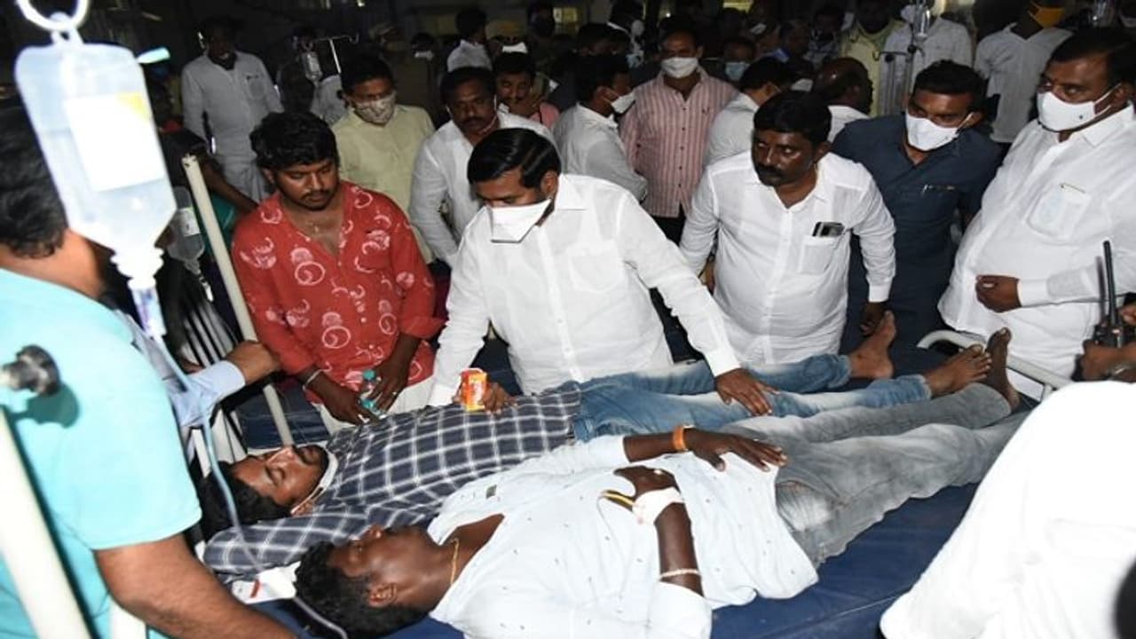 సూర్యాపేట ప్రమాదం: గ్యాలరీ డెకరేషన్ నిర్వాహకులపై కేసు సూర్యాపేట ప్రమాదం: గ్యాలరీ డెకరేషన్ నిర్వాహకులపై కేసు