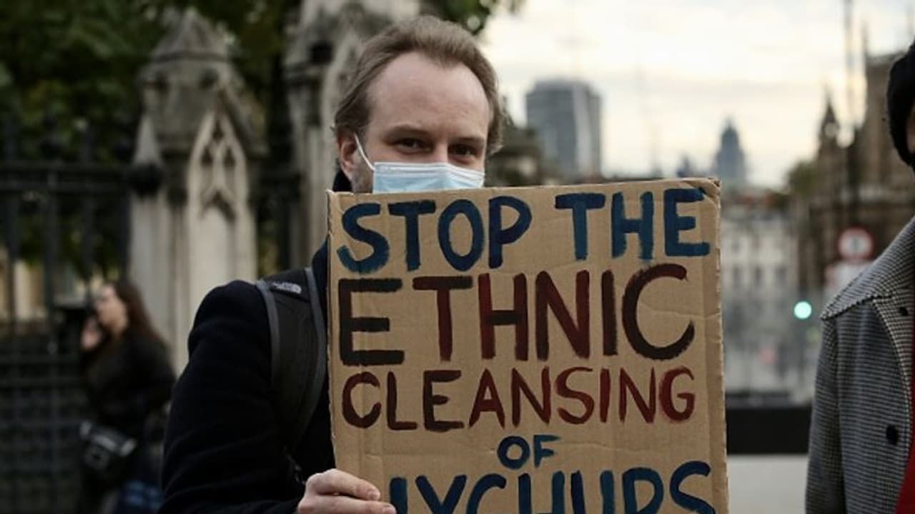 उइगरों को लेकर China पर कई प्रतिबंध लगाएगा America, शिनजियांग क्षेत्र में मैन्युफैक्चर सामान करेगा ban