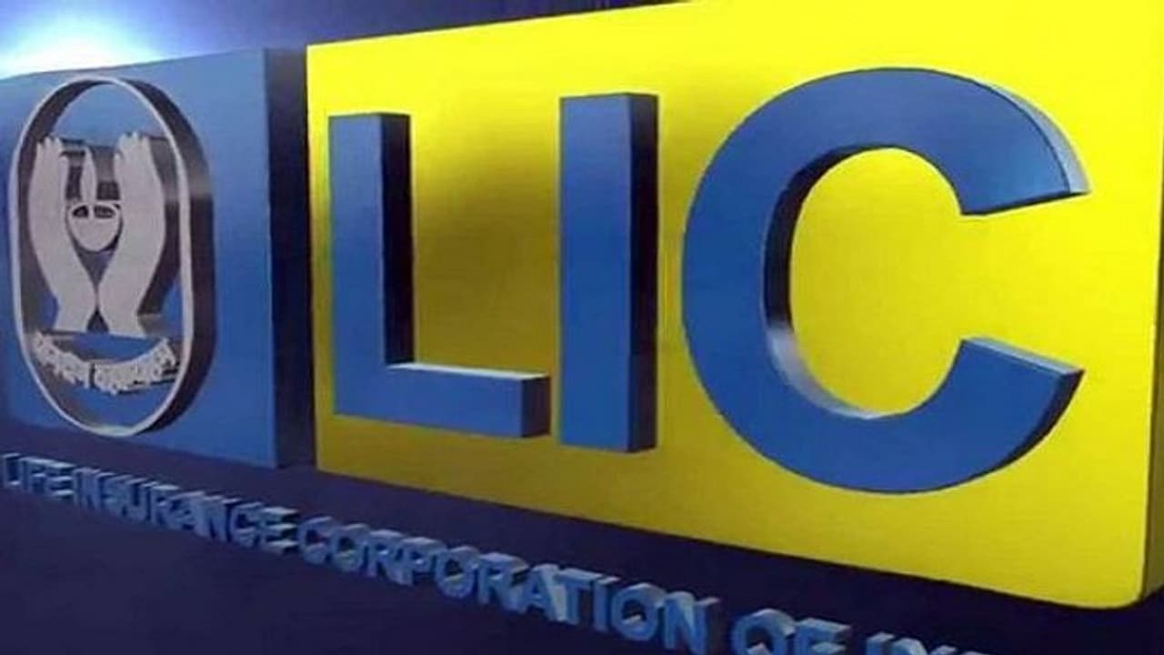 ബാങ്കുകളും ഓഫീസും കയറിയിറങ്ങേണ്ട, എൽഐസി പ്രീമിയം അടയ്ക്കാം ഫോണിലൂടെ ബാങ്കുകളും ഓഫീസും കയറിയിറങ്ങേണ്ട, എൽഐസി പ്രീമിയം അടയ്ക്കാം ഫോണിലൂടെ