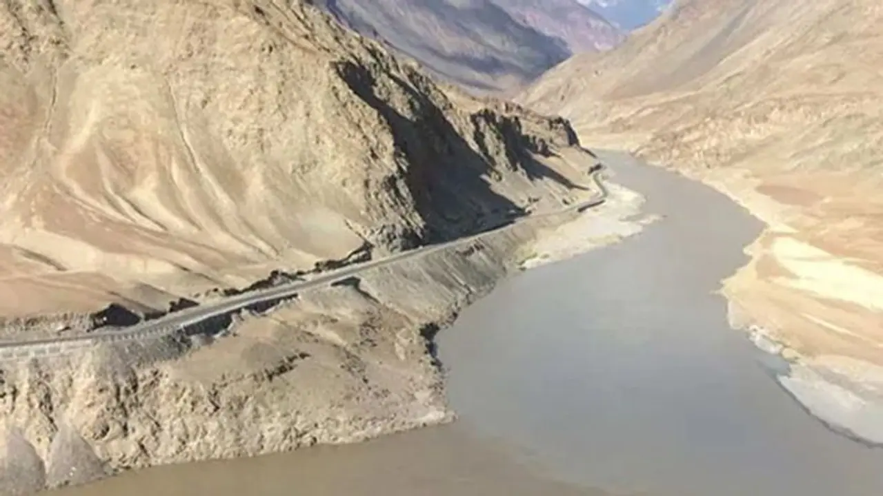 Indus Waters Treaty: சிந்து நதி ஒப்பந்தம்: பாகிஸ்தானுக்கு இந்தியா நோட்டீஸ் 