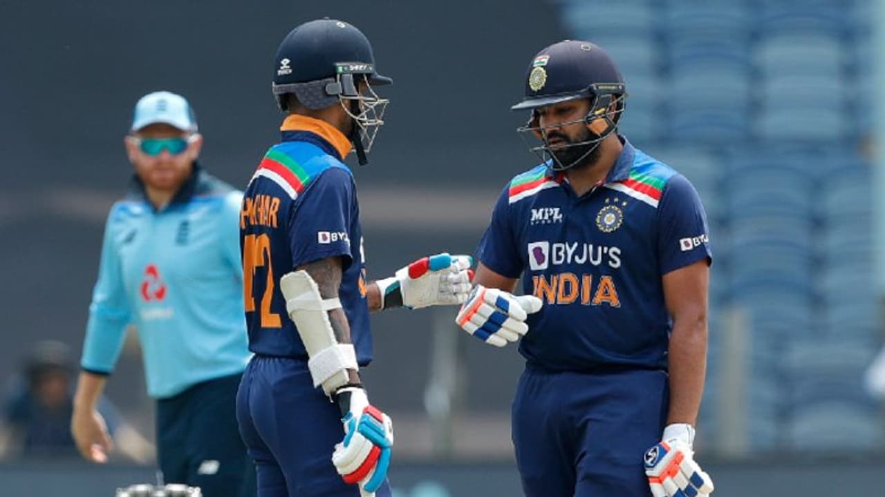 #INDvsENG தவான் அதிரடி அரைசதம்.. ஏமாற்றமளித்த ரோஹித்..! திடீரென மளமளவென விழுந்த 3 விக்கெட்டுகள்