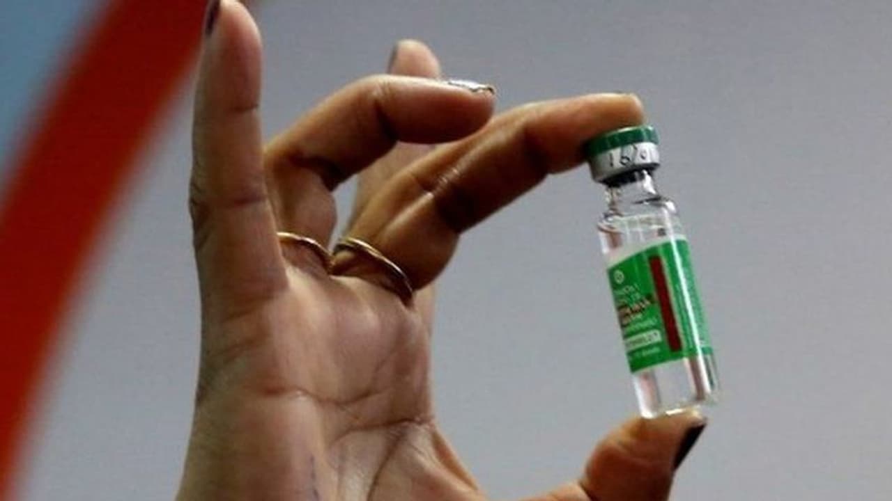  omicron india : ஒமைக்ரானை எதிர்க்க கோவிஷீல்ட் பூஸ்டர் அவசியம்: ஐசிஎம்ஆர் எச்சரிக்கை