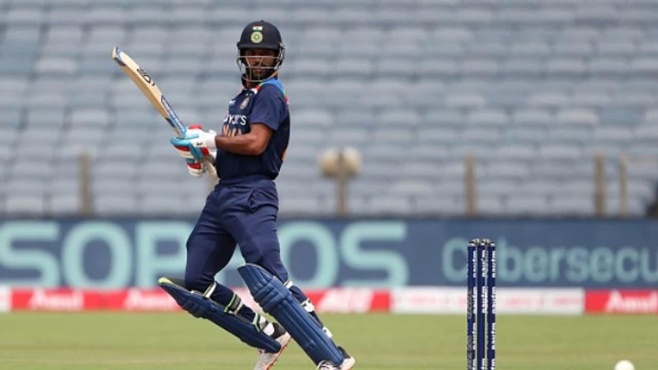 ഇന്ത്യ ഇംഗ്ലണ്ട് ആദ്യ ഏകദിനം: രോഹിത് മടങ്ങി, അര്ധ സെഞ്ചുറി തികച്ച് ധവാന് ഇന്ത്യ ഇംഗ്ലണ്ട് ആദ്യ ഏകദിനം: രോഹിത് മടങ്ങി, അര്ധ സെഞ്ചുറി തികച്ച് ധവാന്