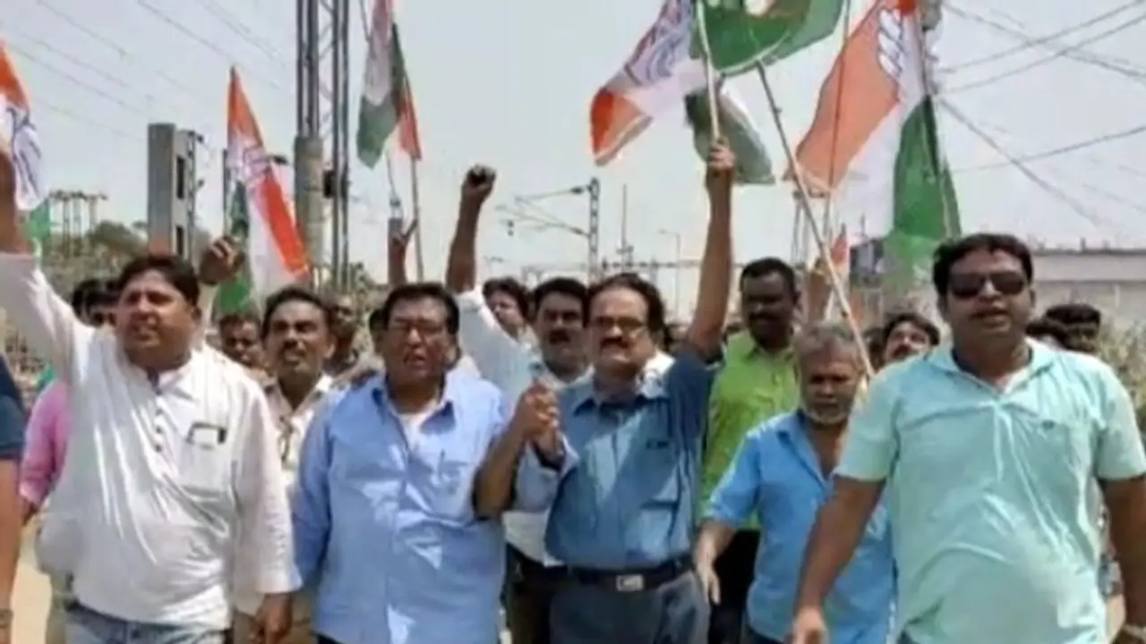 নিজের গড়েই অস্বস্তিতে অধীর, প্রার্থী নিয়ে দিকে দিকে বিক্ষোভ কর্মীদের নিজের গড়েই অস্বস্তিতে অধীর, প্রার্থী নিয়ে দিকে দিকে বিক্ষোভ কর্মীদের