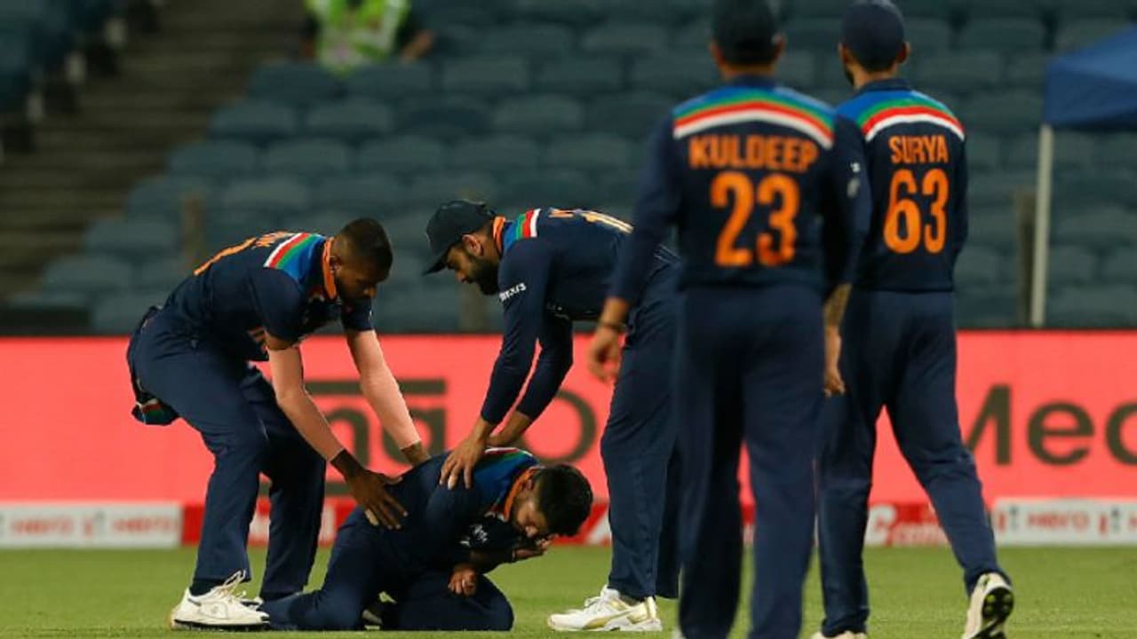 టీమిండియాను వదలని గాయాల బెడద... రోహిత్ శర్మ, శ్రేయాస్ అయ్యర్కి గాయాలు... టీమిండియాను వదలని గాయాల బెడద... రోహిత్ శర్మ, శ్రేయాస్ అయ్యర్కి గాయాలు...