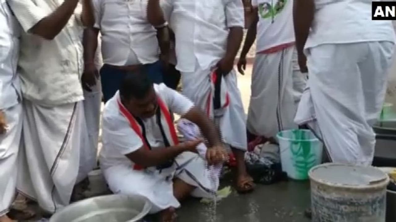 ভোট চাইতে এসে আর ঠিক কী কী করবেন, দেখুন তামিল প্রার্থীর প্রচারের সেই নাটকীয় ভিডিও