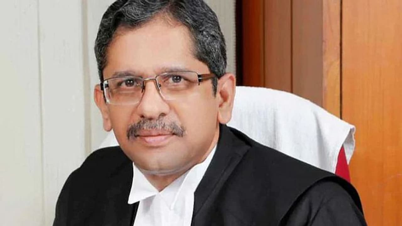 బలహీన వర్గాలు తరచూ మానవ హక్కుల ఉల్లంఘనకు గురవుతున్నాయి సీజేఐ ఎన్వీ రమణ బలహీన వర్గాలు తరచూ మానవ హక్కుల ఉల్లంఘనకు గురవుతున్నాయి సీజేఐ ఎన్వీ రమణ