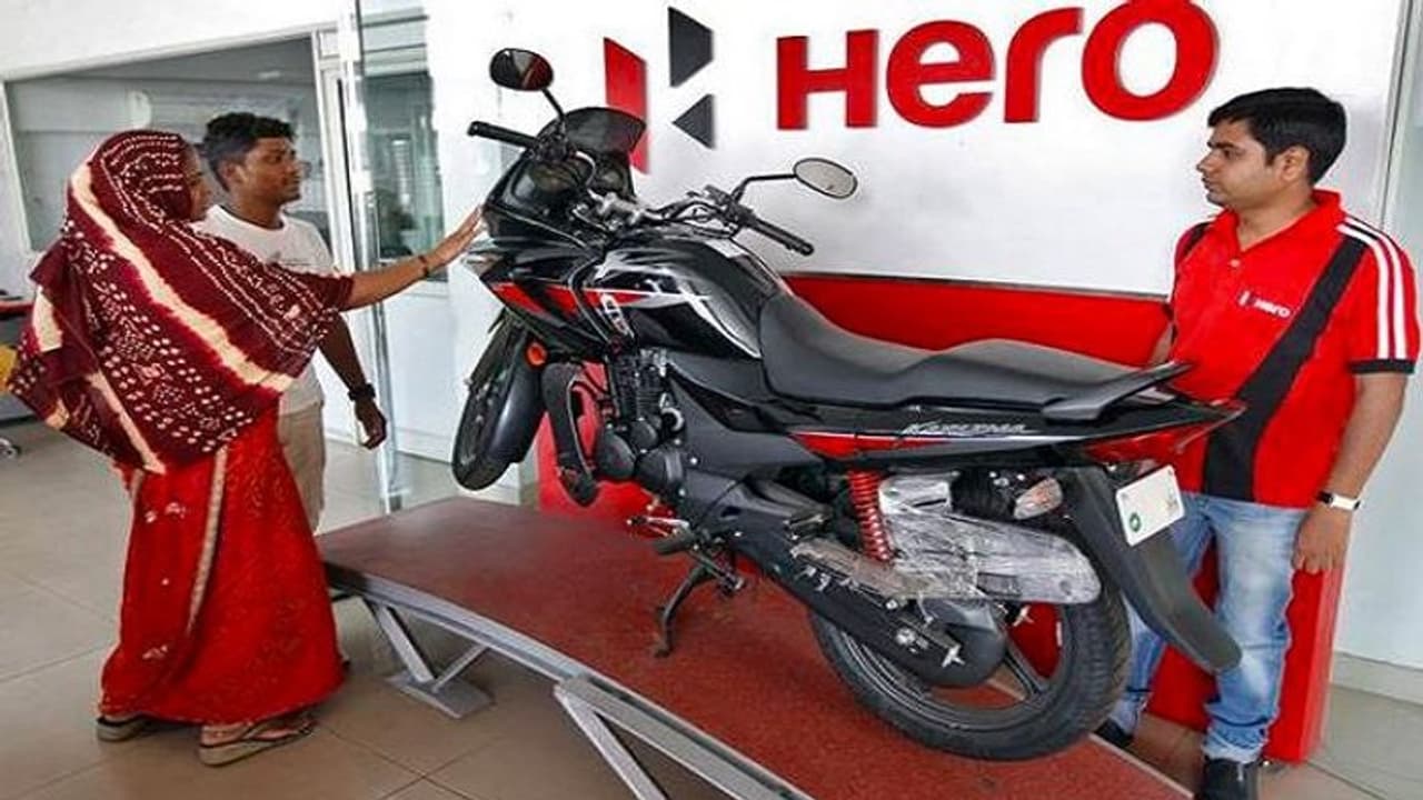 బైక్ కొనాలనుకుంటున్నారా.. అయితే వెంటనే కొనేయండి.. ఎందుకంటే ఏప్రిల్‌ 1 నుంచి..