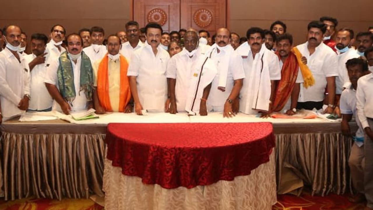 கூடாராம் காலியாவதால் தவிதவிக்கும் தமாகா... முக்கிய பிரமுகர்கள் திமுக இணைந்தனர்.. அதிர்ச்சியில் GK.வாசன்..! கூடாராம் காலியாவதால் தவிதவிக்கும் தமாகா... முக்கிய பிரமுகர்கள் திமுக இணைந்தனர்.. அதிர்ச்சியில் GK.வாசன்..!