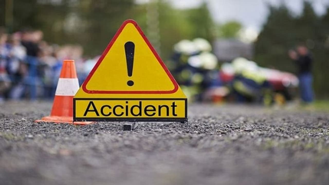 ರಾಯಚೂರು: ಟಂಟಂ ಕಾರು ಅಪಘಾತ, ಇಬ್ಬರ ಸಾವು ರಾಯಚೂರು: ಟಂಟಂ ಕಾರು ಅಪಘಾತ, ಇಬ್ಬರ ಸಾವು