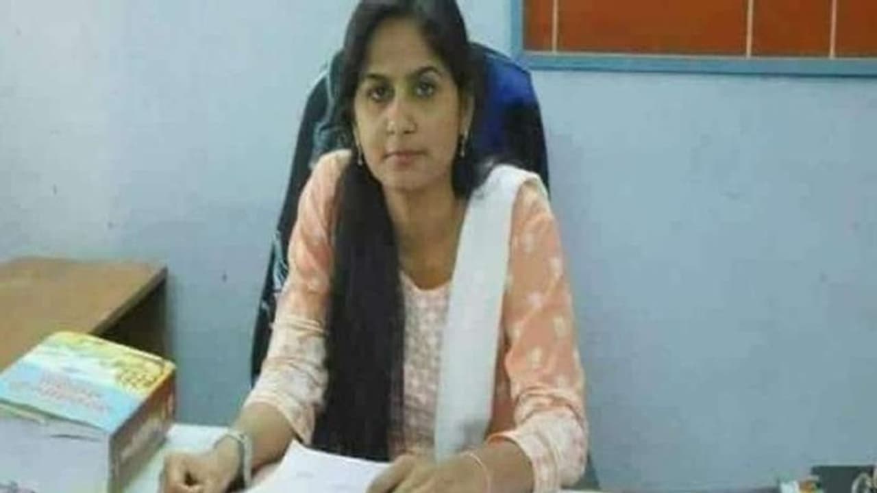 SDM पिंकी मीणा हर एक KM पर लेती थी 1 लाख रु. की रिश्वत, बना रखी थी EMI..जमानत मिलते ही बढ़ी मुश्किलें SDM पिंकी मीणा हर एक KM पर लेती थी 1 लाख रु. की रिश्वत, बना रखी थी EMI..जमानत मिलते ही बढ़ी मुश्किलें