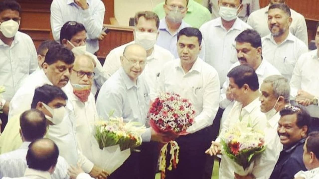 इस नेता ने बतौर विधायक पूरे किए 50 साल, पीएम मोदी ने दी बधाई इस नेता ने बतौर विधायक पूरे किए 50 साल, पीएम मोदी ने दी बधाई