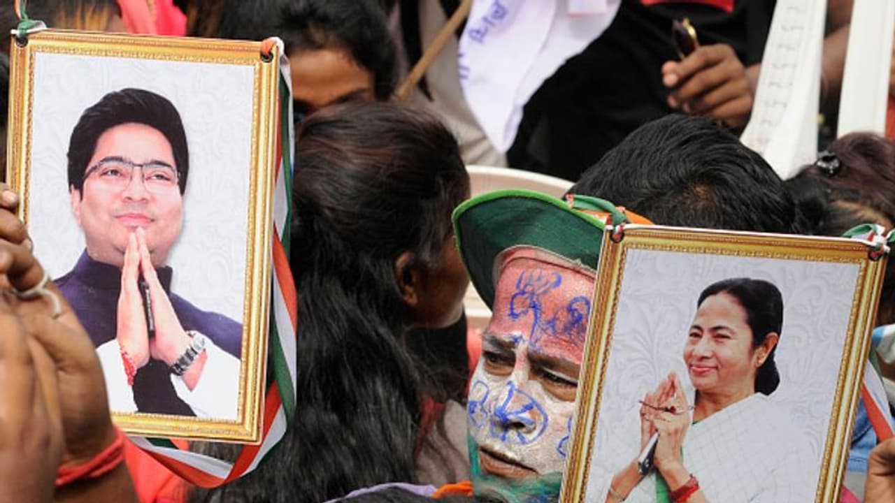 'ভাইপোকে কোথা থেকে কোথায় তুলে এনেছেন', মমতার বিরুদ্ধে পরিবারতন্ত্রের অভিযোগ কতটা সত্যি 'ভাইপোকে কোথা থেকে কোথায় তুলে এনেছেন', মমতার বিরুদ্ধে পরিবারতন্ত্রের অভিযোগ কতটা সত্যি